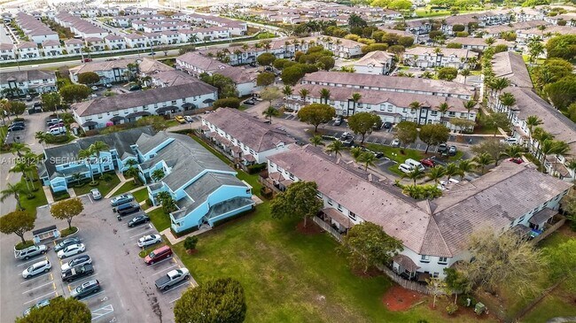 Foto del edificio - 2301 SE 24th Ct