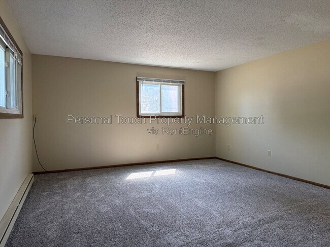 Building Photo - 2342 20th Ave S