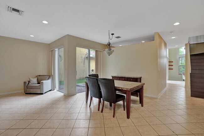 Foto del edificio - 5897 NW 120th Terrace