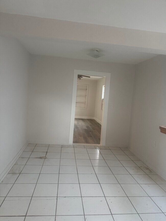 Foto del edificio - 1725 NW 59th St