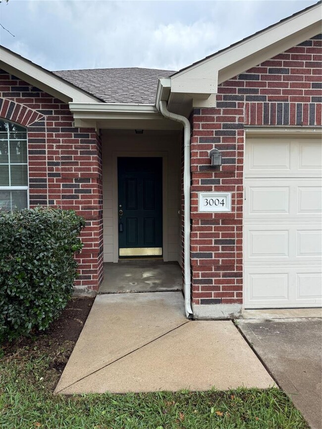 Building Photo - 3004 Hanstrom Ct