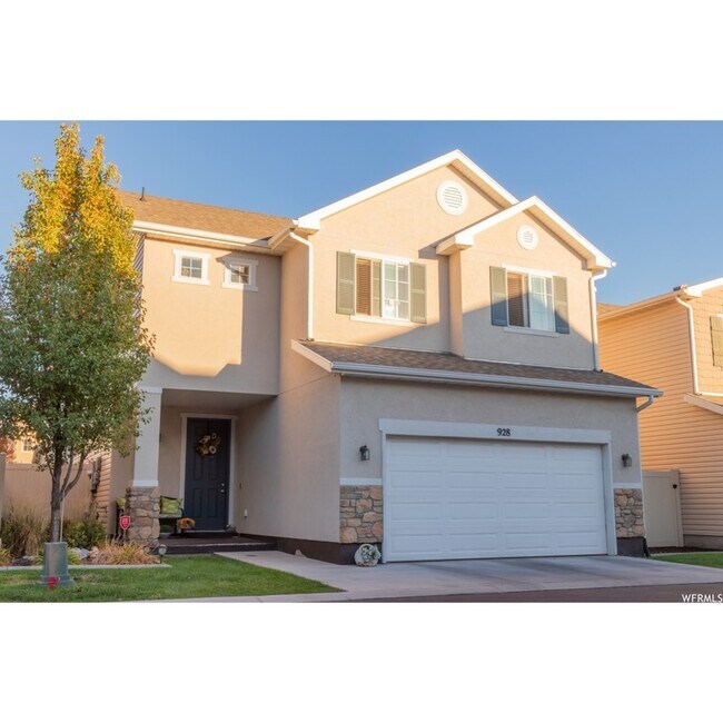 Building Photo - 928 Stonehaven Dr