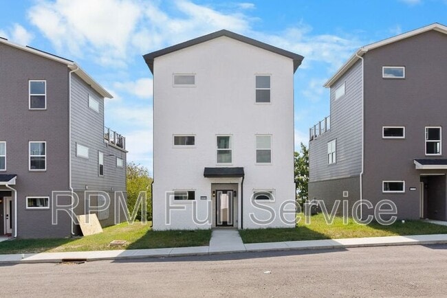 Photo - 1241 N Avondale Cir House