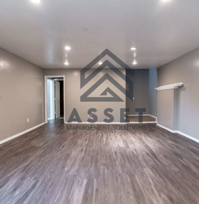 Building Photo - 6 Bedroom Rent to Own Home Available!