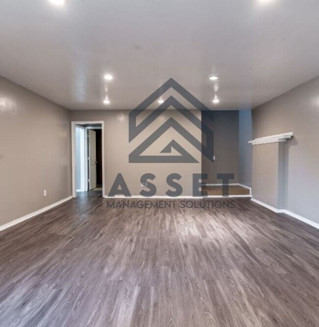 Foto del edificio - 6 Bedroom Rent to Own Home Available!