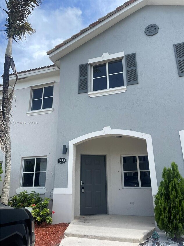 Foto principal - 1636 SE 30th St