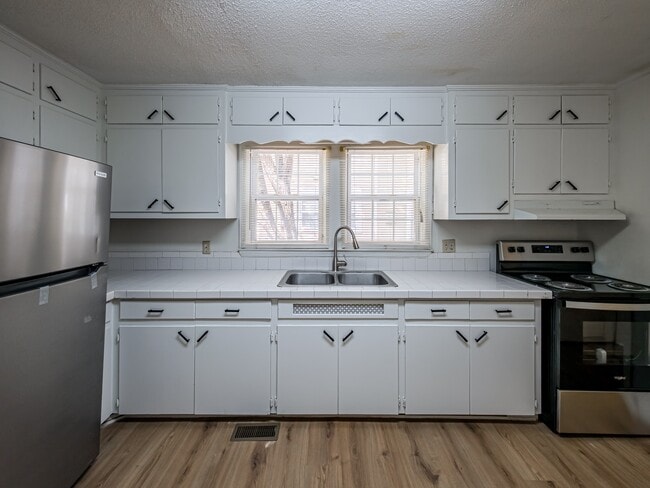 Foto del edificio - 1608 Central Ave