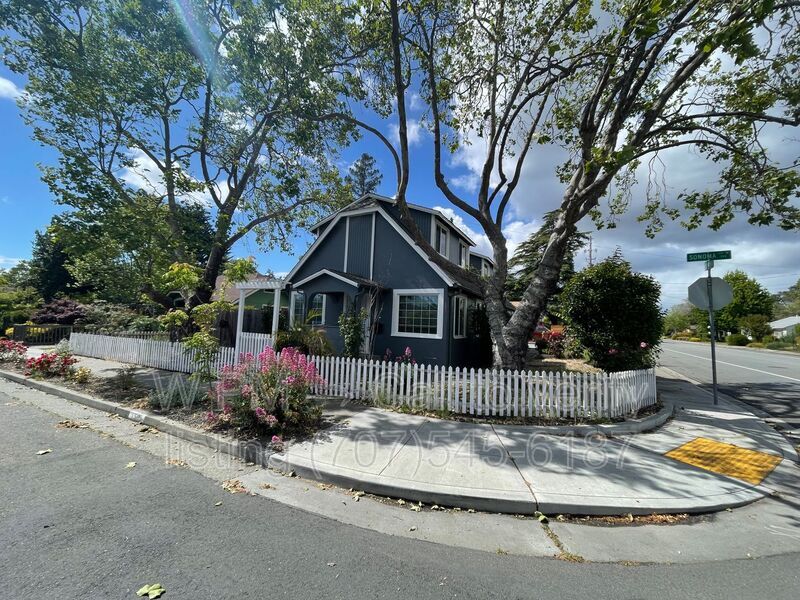 Primary Photo - 1571 Sonoma Ave