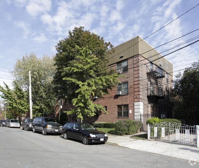 Garden Bay Manor Rentals Flushing, NY