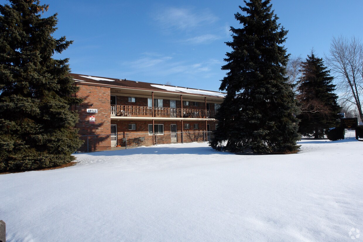 1551515525 E 10 Mile Rd, Eastpointe, MI 48021 Apartments in