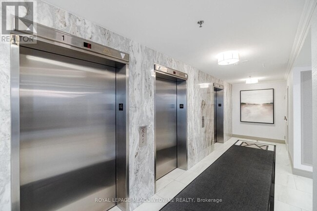 Photo du bâtiment - 75 King St E