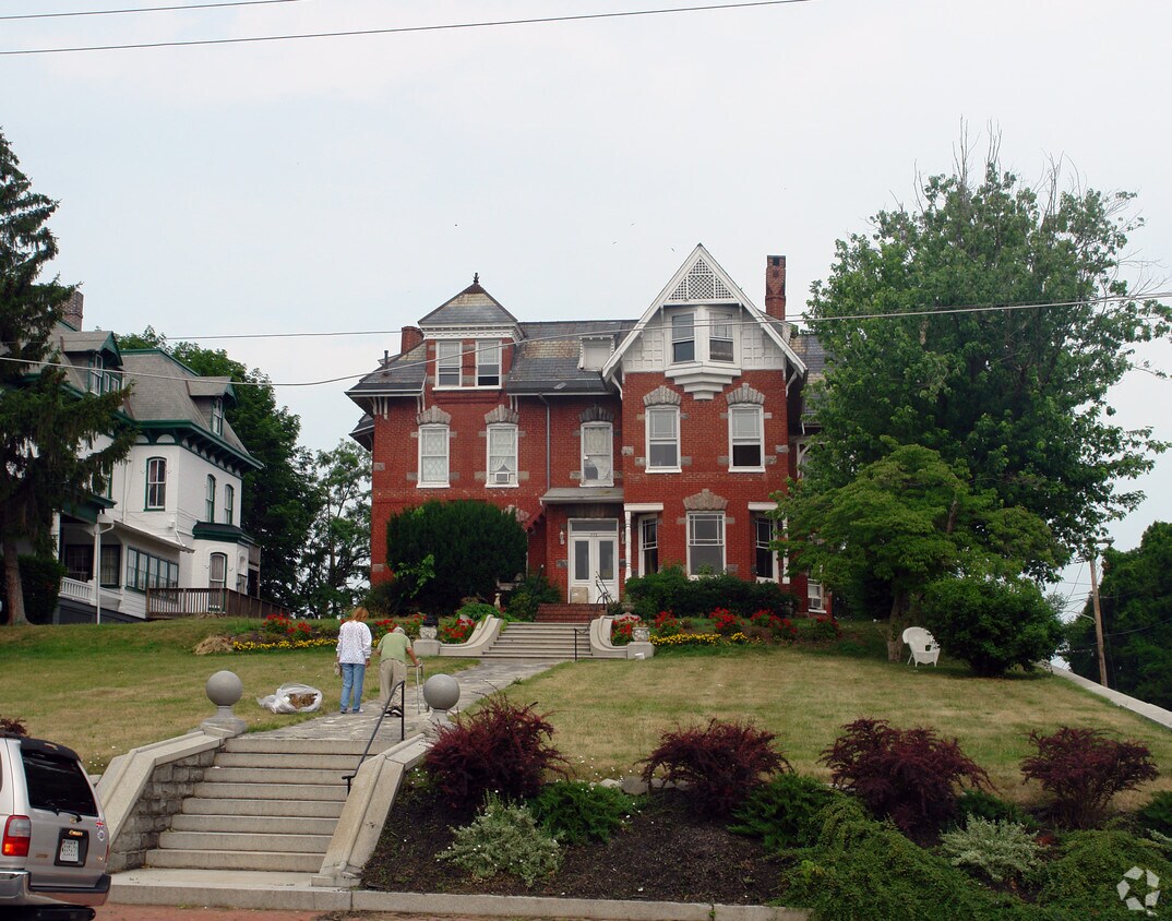 Foto del edificio - 345 N Potomac St