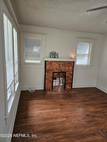 Foto del edificio - 4067 Gilmore St