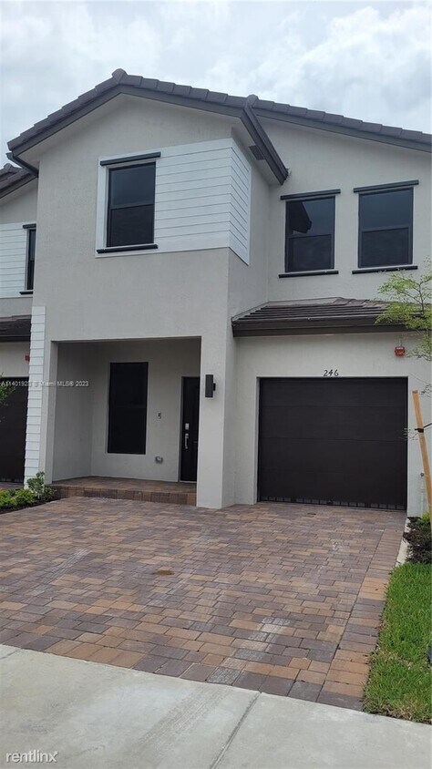 Primary Photo - 3 br, 2.5 bath House - 246 SW 159th Ct