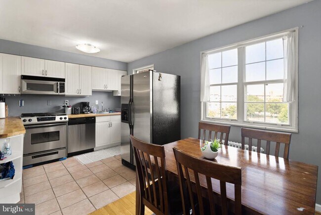Foto del edificio - 1425 N Nash St