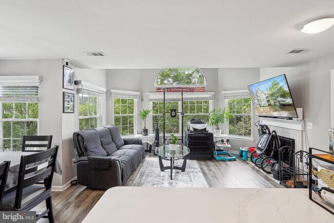 Foto del edificio - 5604 Willoughby Newton Dr