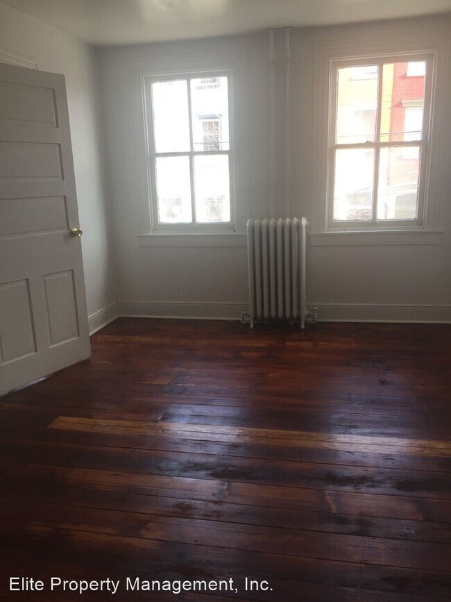 Foto del edificio - 3 br, 1 bath House - 122 N. Duke St., #2