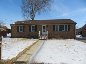 Building Photo - 104 Sadler Ave