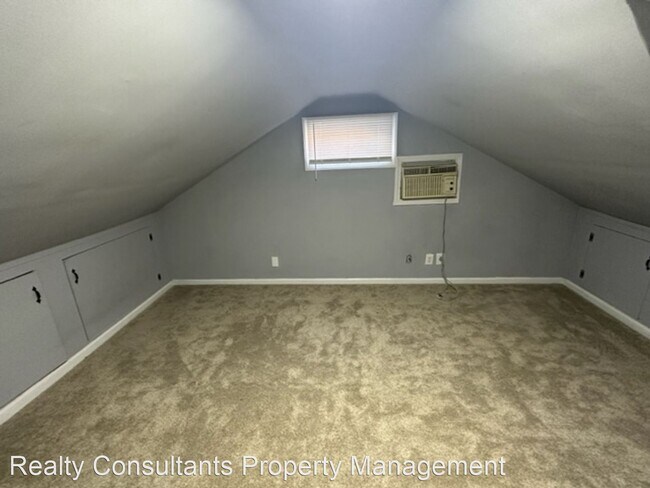 Building Photo - 3 br, 1 bath House - 2801 Phillips Avenue