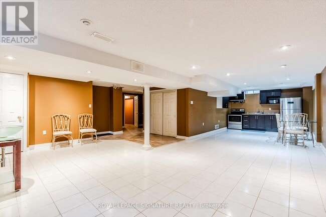 Photo du bâtiment - 6382 Donway Dr