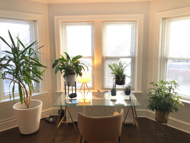 Foto del edificio - 1540 W Elmdale Ave