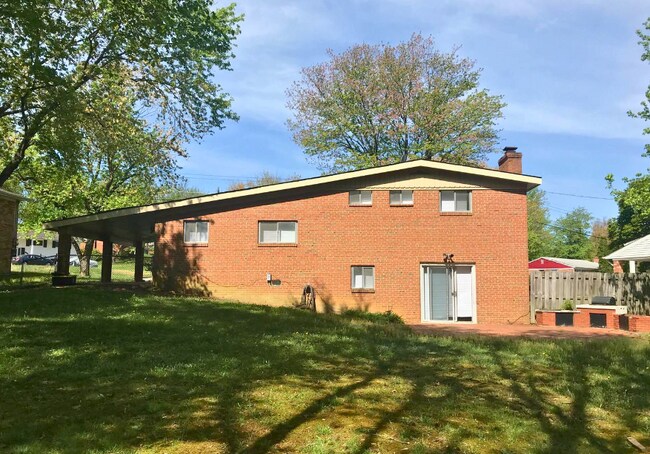 Foto del edificio - 6214 Claridge Rd