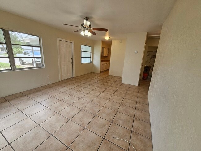 Living looking @ carport - 173 38th Ave SE