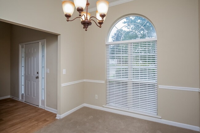 Building Photo - 384 Jasmine Dr