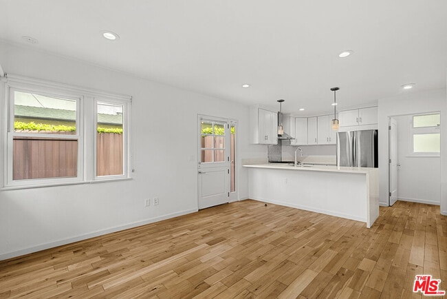 Building Photo - 838 Hilldale Ave