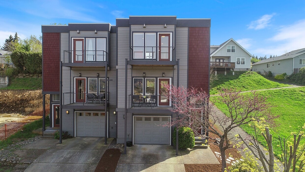 Foto principal - 3 Bedroom Townhouse For Rent In Hood River