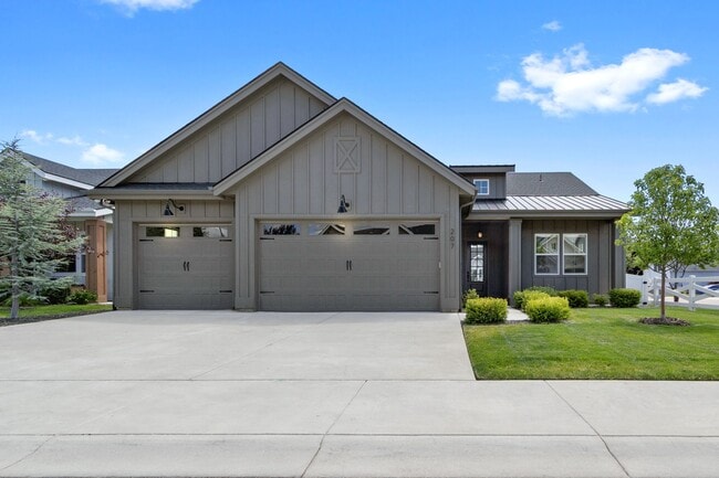 Building Photo - 207 W Wrangler St