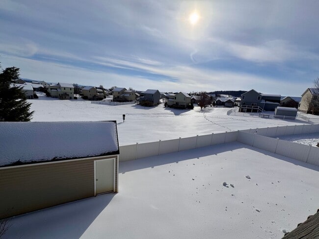 Building Photo - House for Rent in Broadway