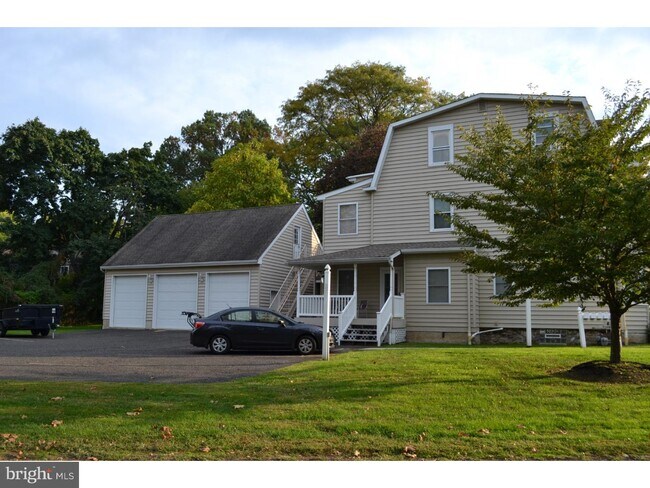 Building Photo - 1643 Rockwell Rd