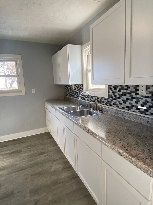 Building Photo - 2 bedroom home in Niles!!