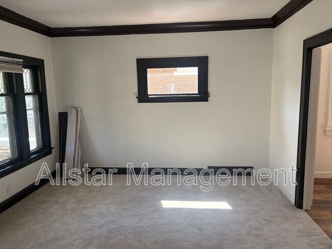 Foto del edificio - 11909 Parkhill Ave