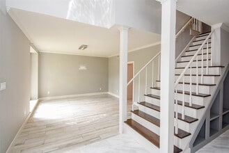 Building Photo - 755 Last Arrow Dr