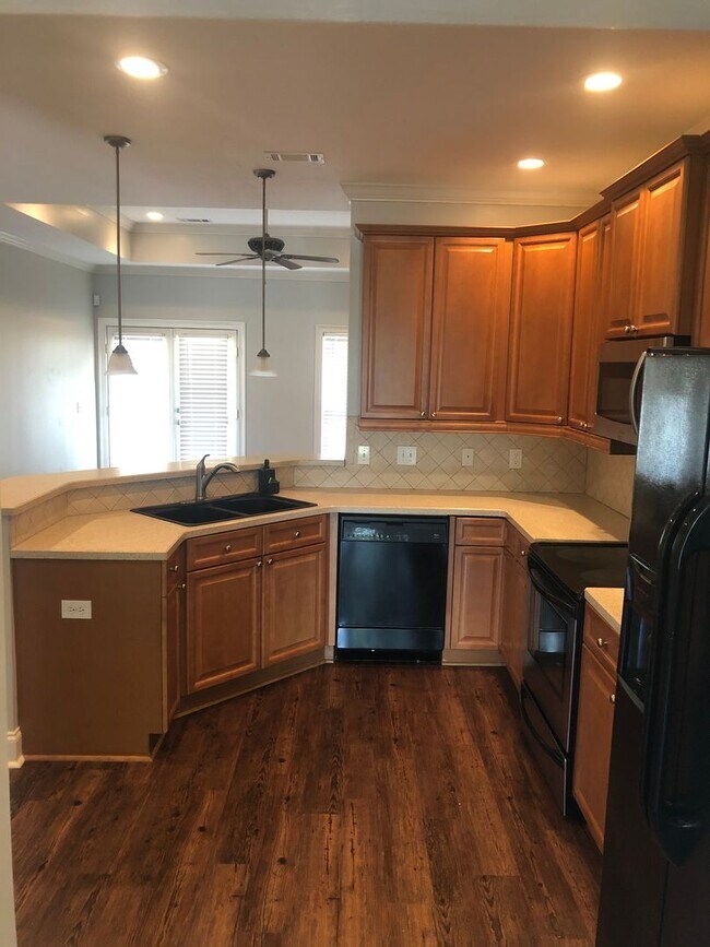 Foto del edificio - Charming Home in Auburn Available in Febru...