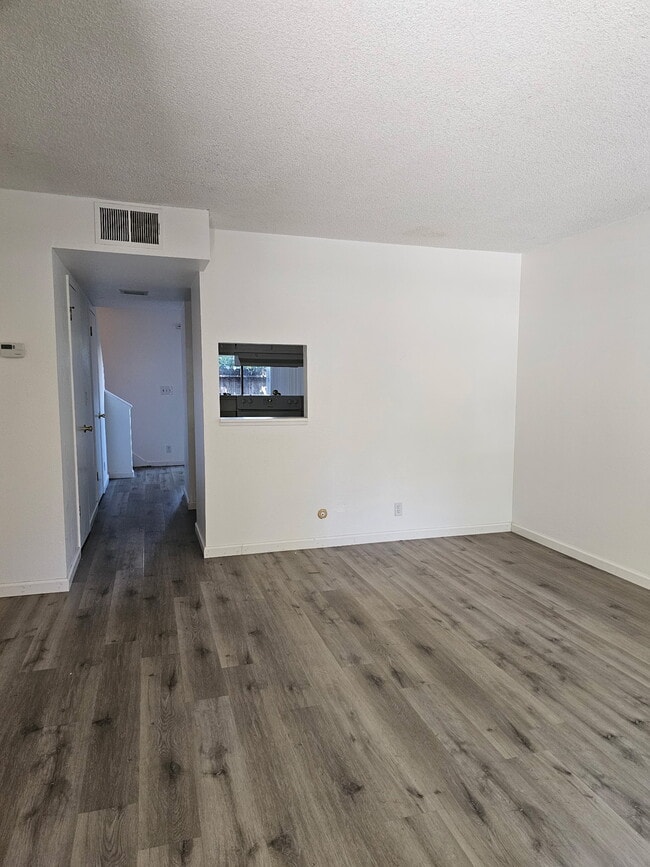 Building Photo - 2300 Sycamore Ln