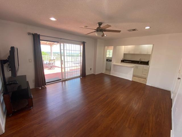 Building Photo - 8608 Farralone Ave
