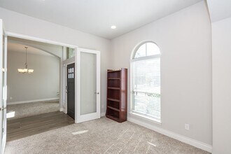 Building Photo - 12607 Pine Savannah Ln