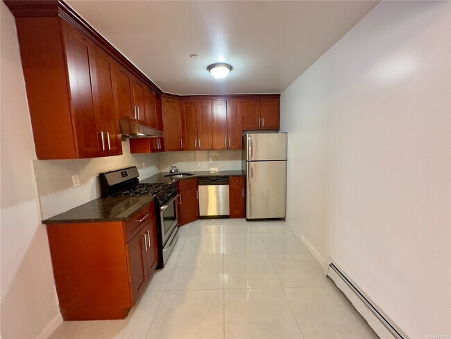 Foto del edificio - 75-48 Parsons Blvd