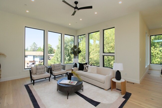 Building Photo - 6233 SW Hamilton Way