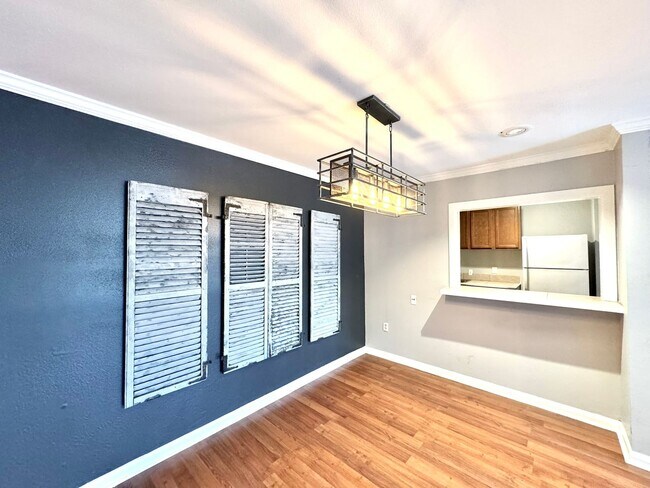 Building Photo - Three Bedroom Home with Spacious Bedrooms