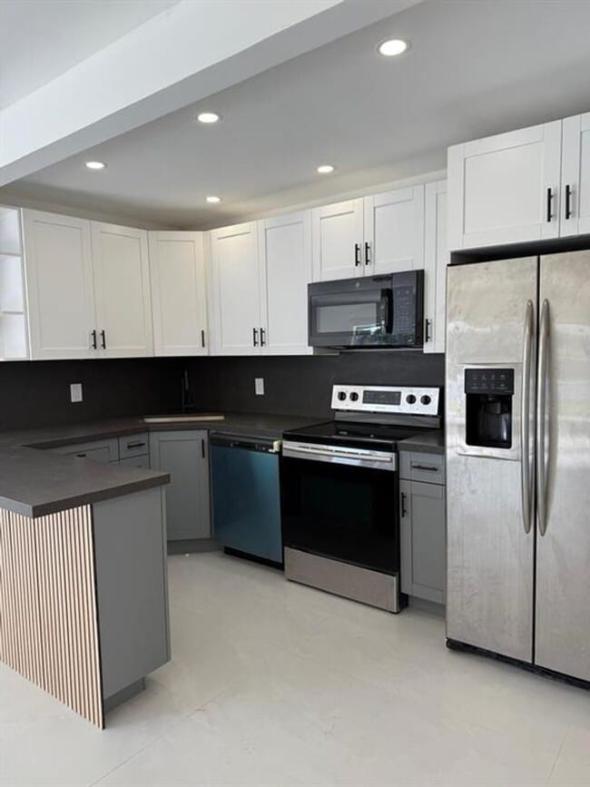 1054-1058 SW 2nd Street 1056, Hallandale Beach, FL 33009 - 1054-1058 SW 2nd Street 1056, Hallandale Beach, FL 33009 House