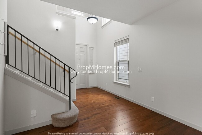 Building Photo - Gorgeous Three Bedroom Plus Bonus Room In ...