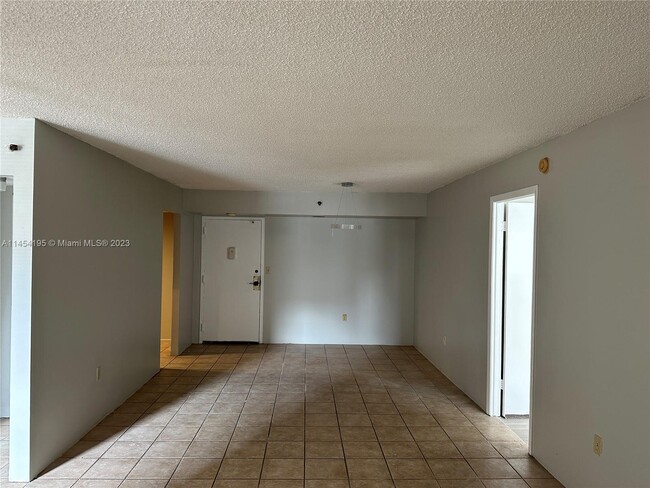 Building Photo - 1100 St Charles Pl
