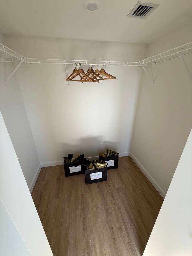 Foto del edificio - 634 E 30th St