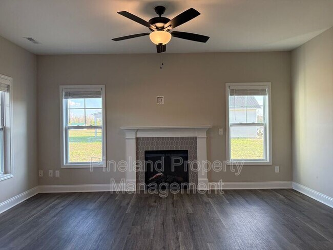 Foto del edificio - 4732 Mastercraft Ct