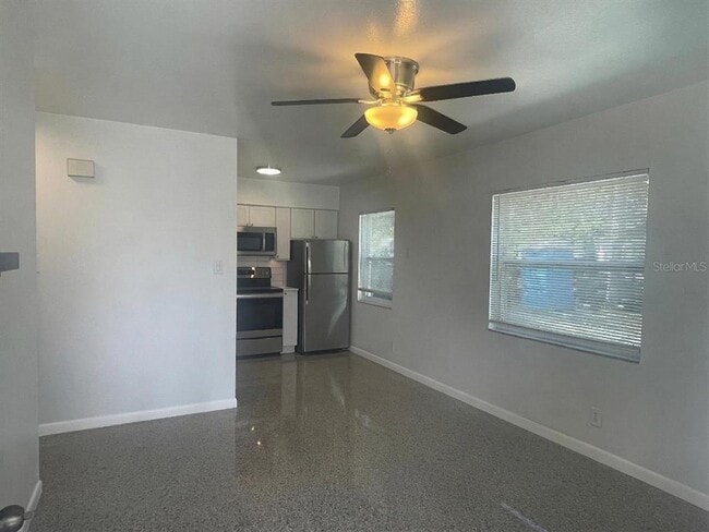 Building Photo - 902 S Bruce St