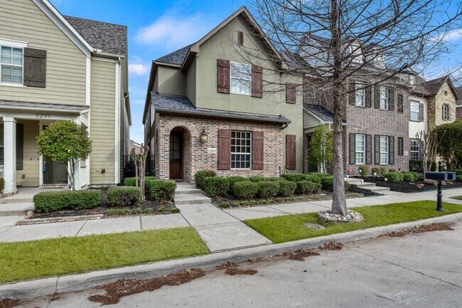 Building Photo - 2261 Longwood Dr